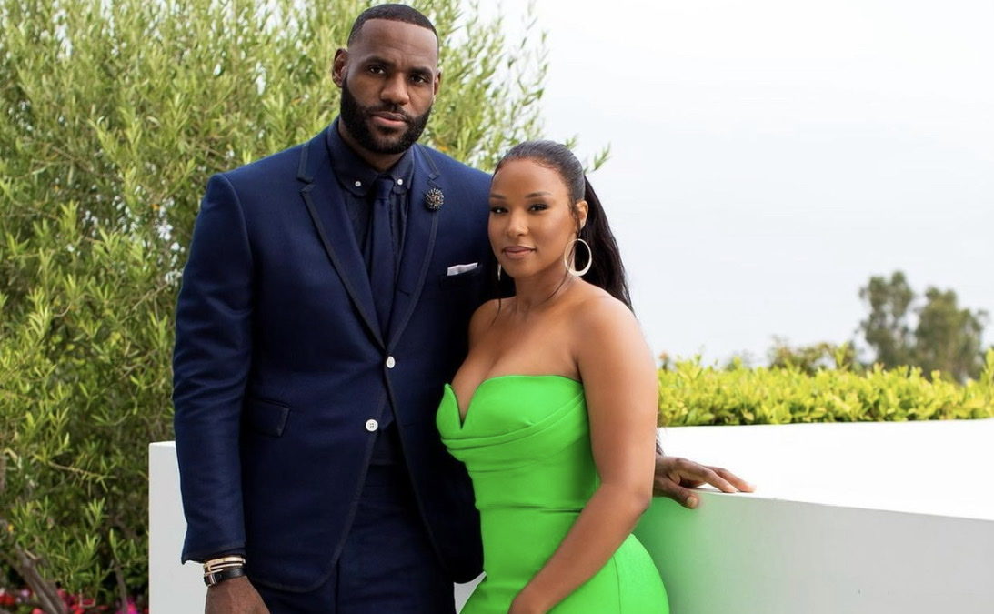 Savannah James Jokingly Showed LeBron James The Middle Finger During Their  Wedding Anniversary Vacation In Italy: On Our Anniversary, This Is How I  Get Treated - Fadeaway World