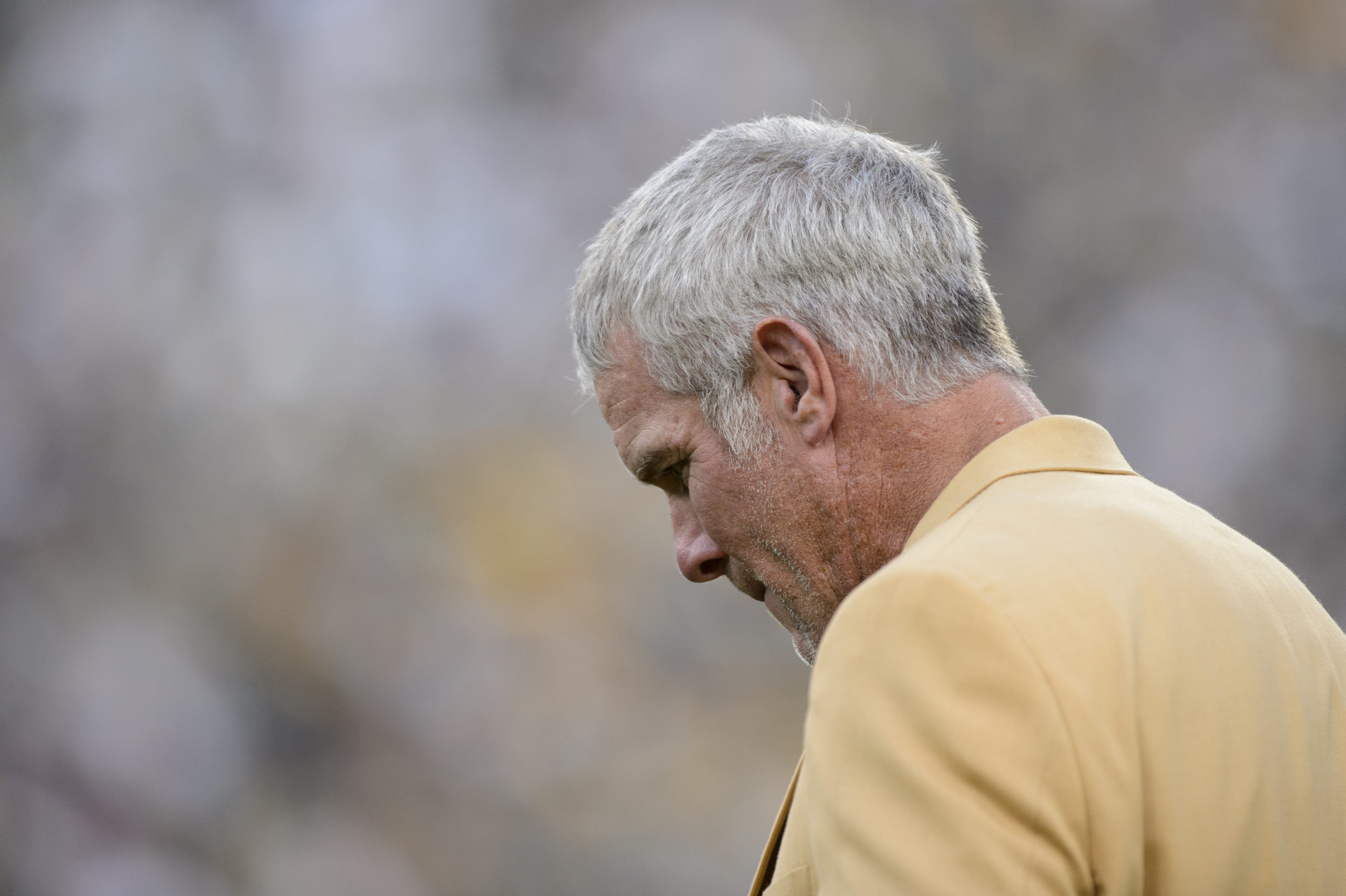 Brett Favre ordered to return $828,000, money meant for welfare funds