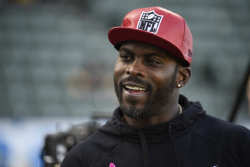 Michael Vick Attacked Again Over His Past, Fans Tell Critics to 'Keep That Same Energy' When Black People Are Killed And White People Hunt Animals