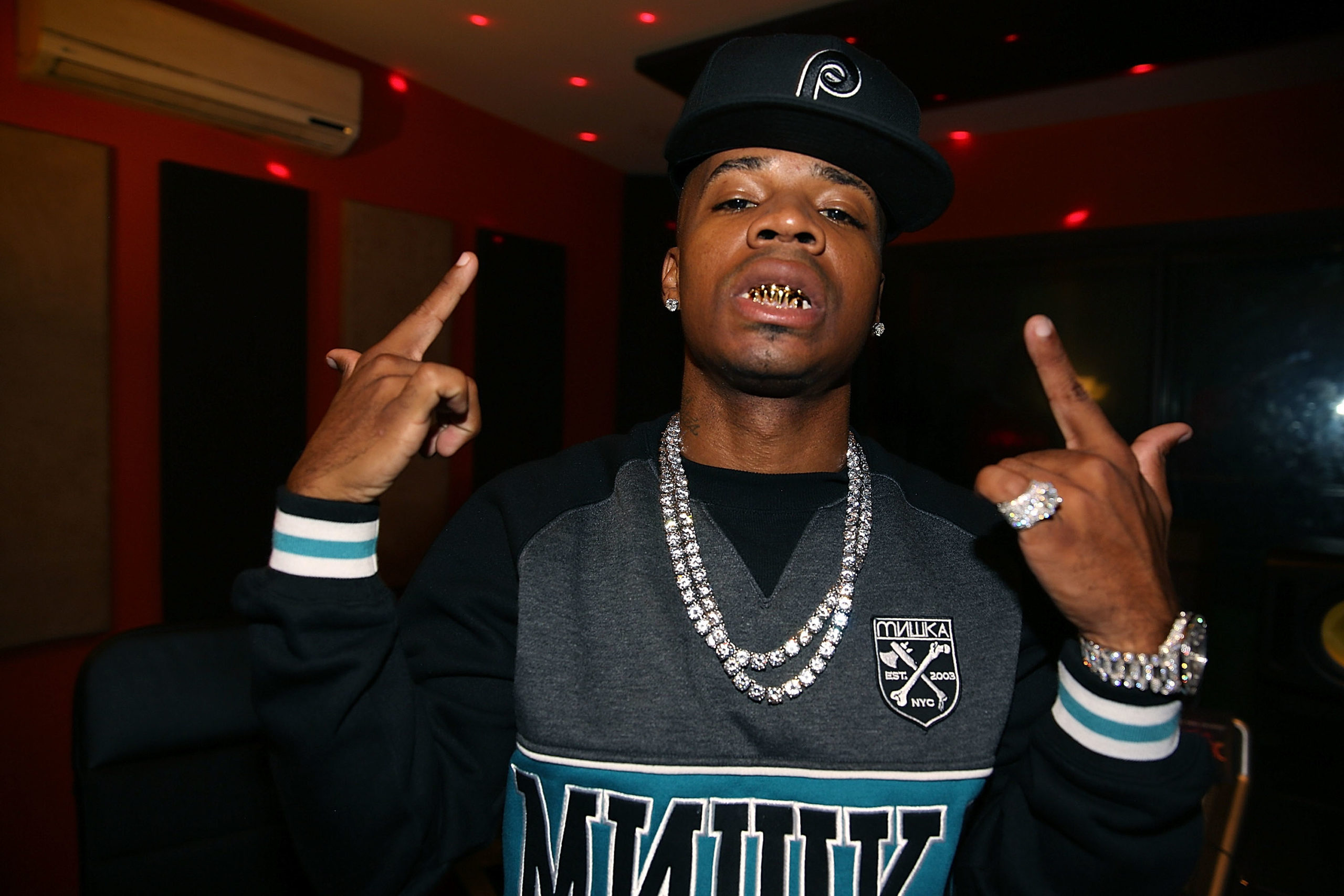 Zamn Zaddy': Rapper Plies Has the Ladies Aflutter After He Removes His...