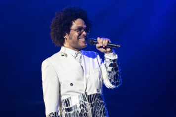 â€˜Not Maxwell the Stallionâ€™: Fans Are Stunned By Singer Maxwellâ€™s Knee Work Following This Recent PerformanceÂ 