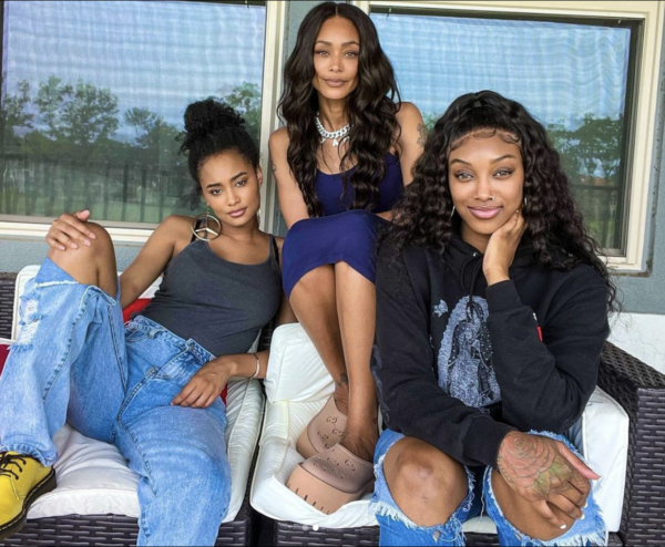 ?Y?all Don?t Have to Hurt Us So Bad with All This Beauty?: Tami Roman Spends Quality Time with Her Daughters and Fans React