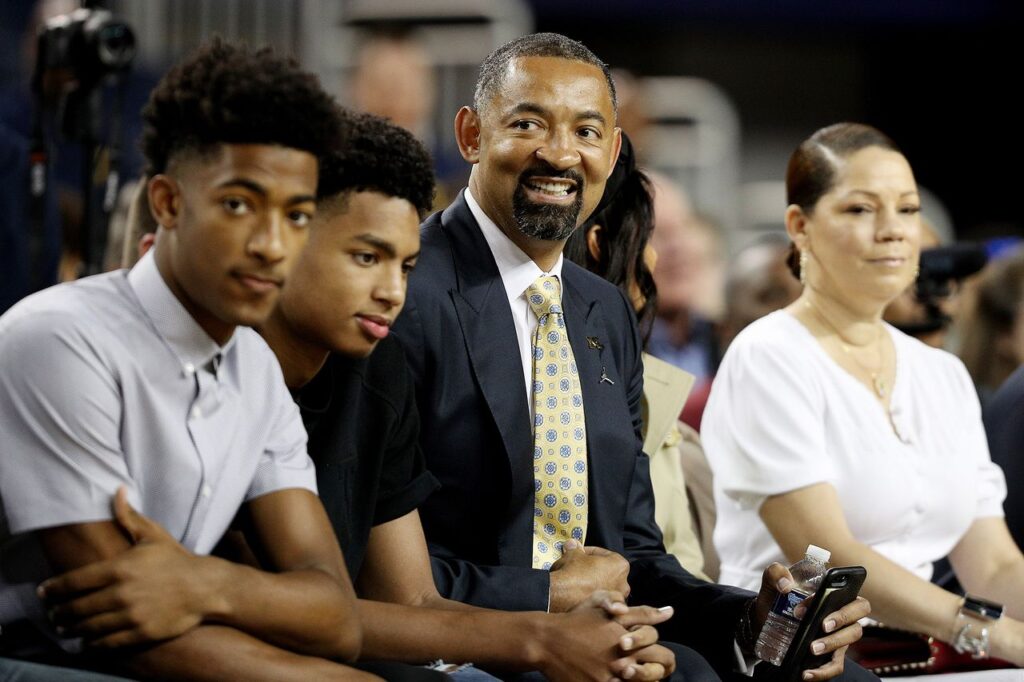 Report: Juwan Howard is more interested in coaching his sons at Michigan  than taking Los Angeles Lakers job - Maize n Brew