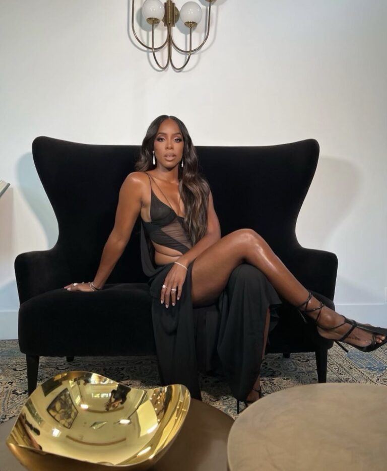 No Crumbs Left Or Available Fans Rave About Kelly Rowland S Jaw Dropping All Black Look