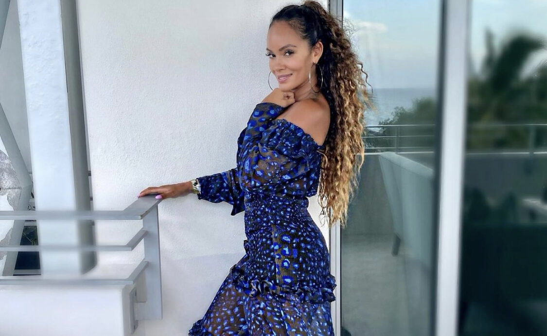 Stello, #Repost @evelynlozada wearing a Farah body shaper gown. Email for  info.  ⁣ As I turn a year older, and a year wiser, I celebrate