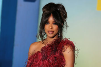 â€˜Itâ€™s Giving Whitney Houston In Waiting to Exhaleâ€™ Kelly Rowland Recreates a '90s-inspired Updo Hairstyle, Fans React