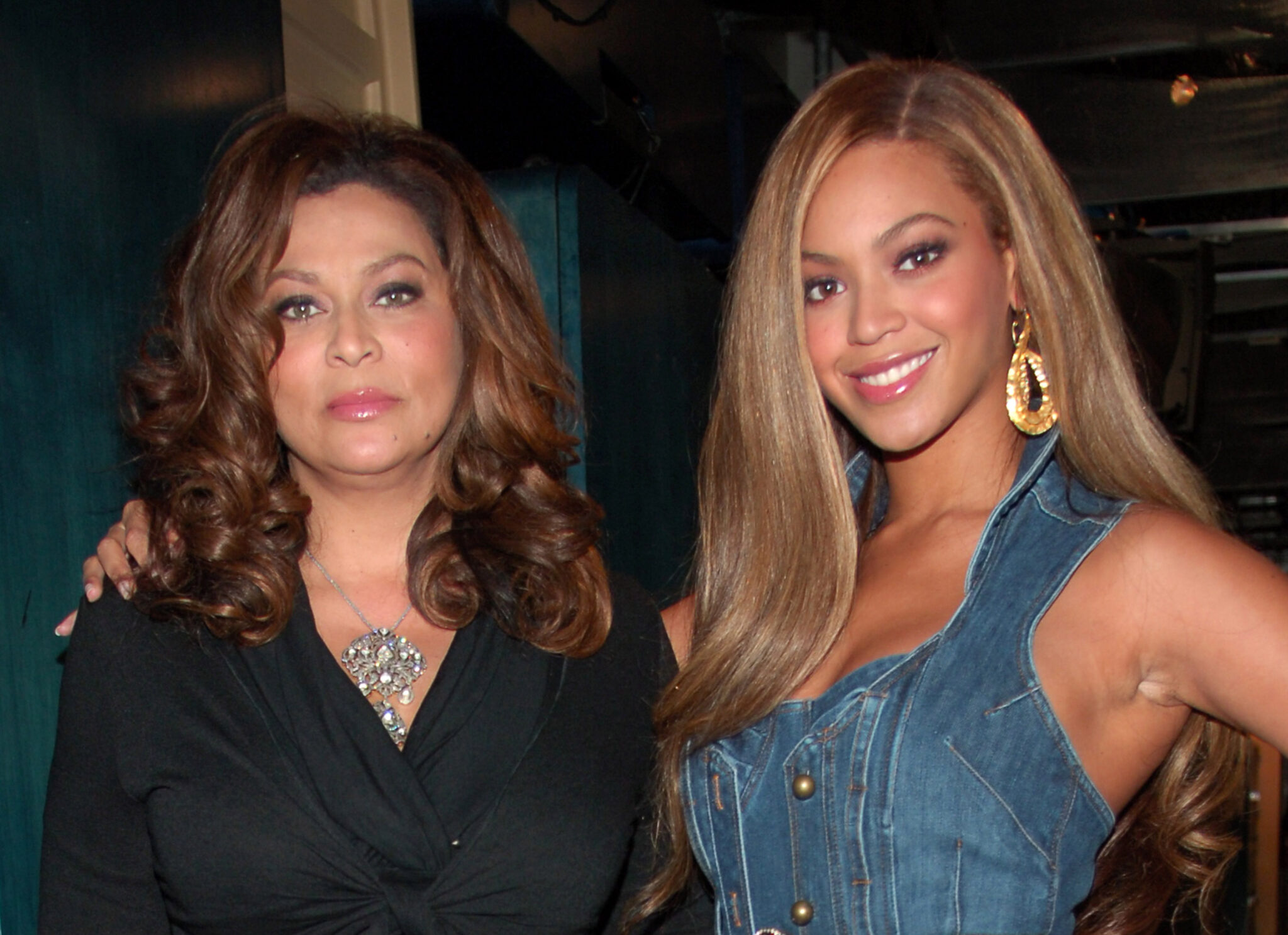 Skeptics Believe Tina Knowles Is Lying About Beyoncé Not Wearing a Wig ...