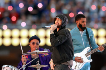 â€˜Utmost Respectâ€™: Eminem Garners Praise and Questions After Kneeling During Super Bowl LVI Halftime Show, NFL Says It Was â€˜Awareâ€™ Despite Previous Reports