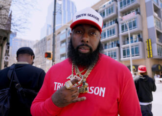 â€˜Heaven Sentâ€™: Trae Tha Truth Helps Woman Who Was Robbed In Front of Her Southwest Houston Home