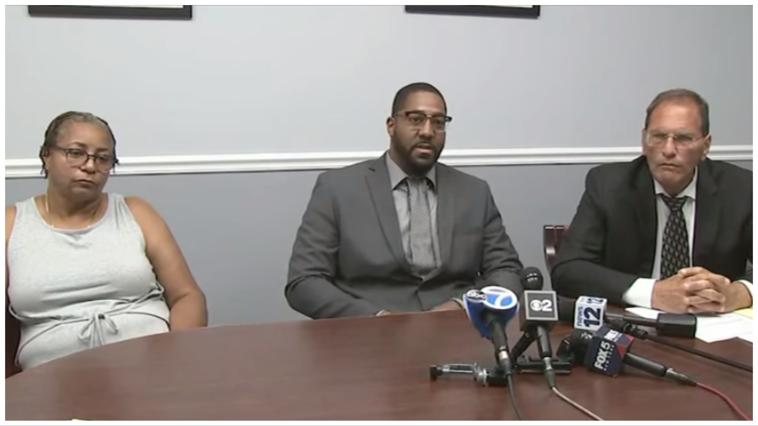 New York Man Says Cop Stun Him Twice with Taser for Jaywalking When Was Trying to Help Motorcyclist Start Bike New York Man Says Cop Stun Him Twice with Taser for Jaywalking When Was Trying to Help Motorcyclist Start Bike