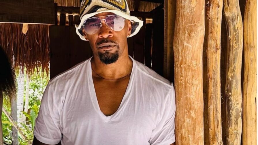 Fans say Jamie Foxx is 'glowing' in new photos.