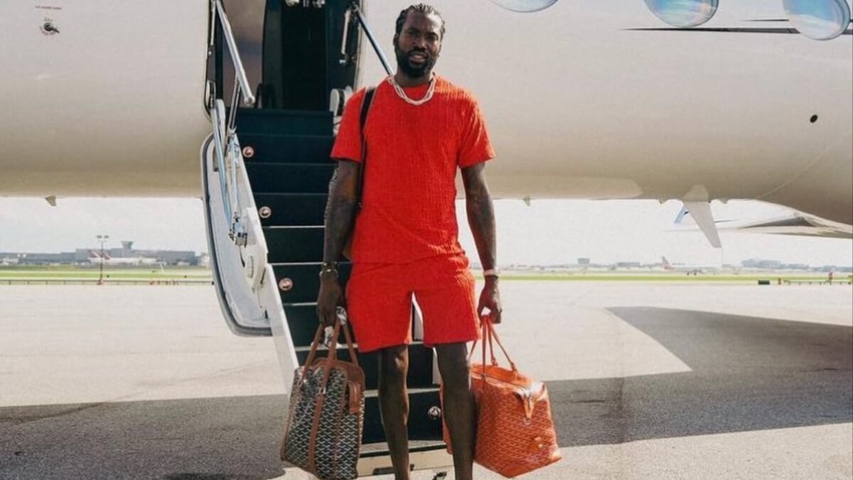 Twitter is Going IN on Meek Mill for Sporting a Man Purse, News