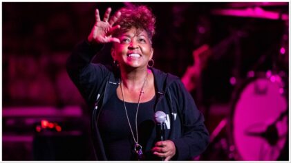 Anita Baker offers an explanation to her repeated tardiness at her concerts.