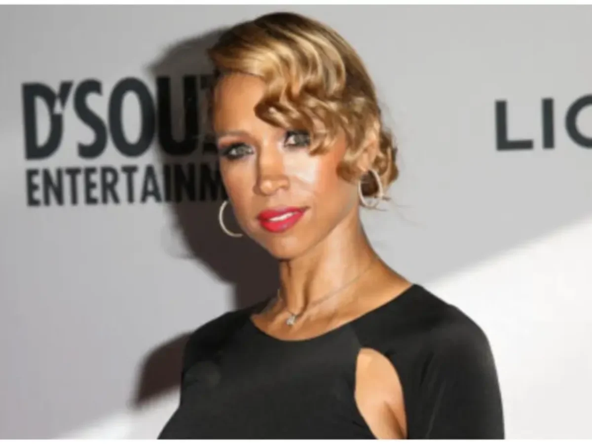 ‘She Is Growing Into an Old White Lady’: Stacey Dash Faces More Bleaching  Accusations After Fa ...