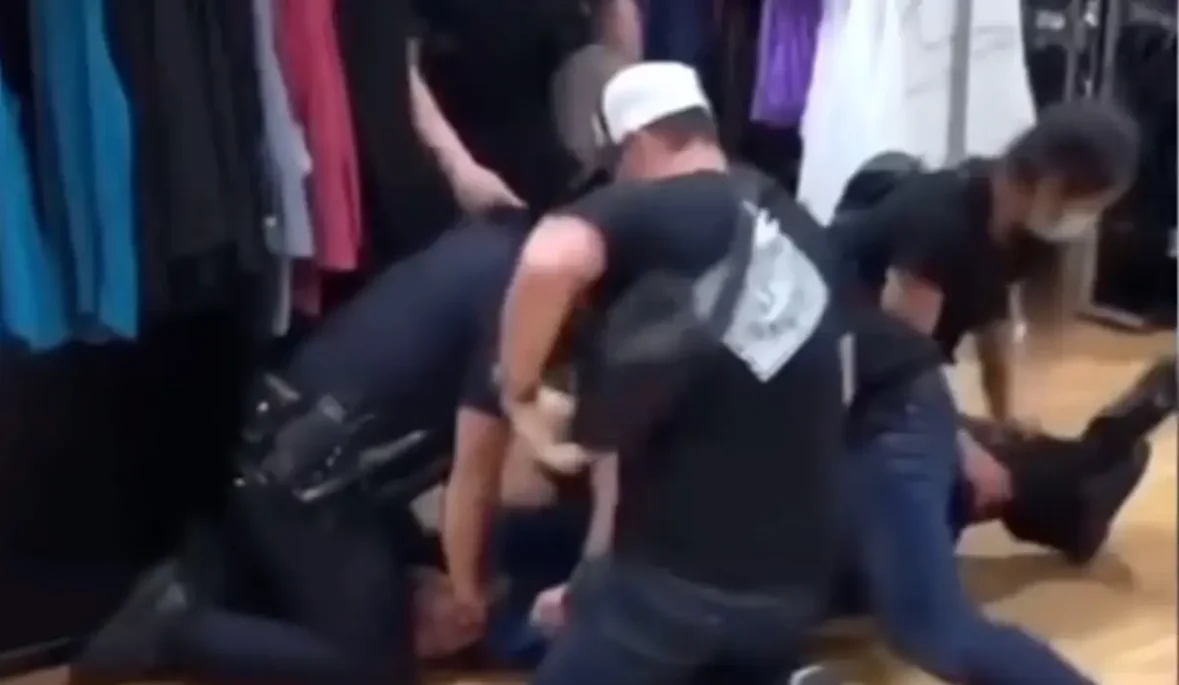 California Police Beat Teenager in Mall