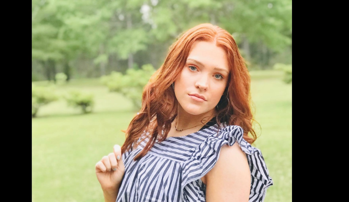 White Woman Accused of Blackface After Spending Every Night for Three Years In Tanning Bed White Woman Accused of Blackface After Spending Every Night for Three Years In Tanning Bed