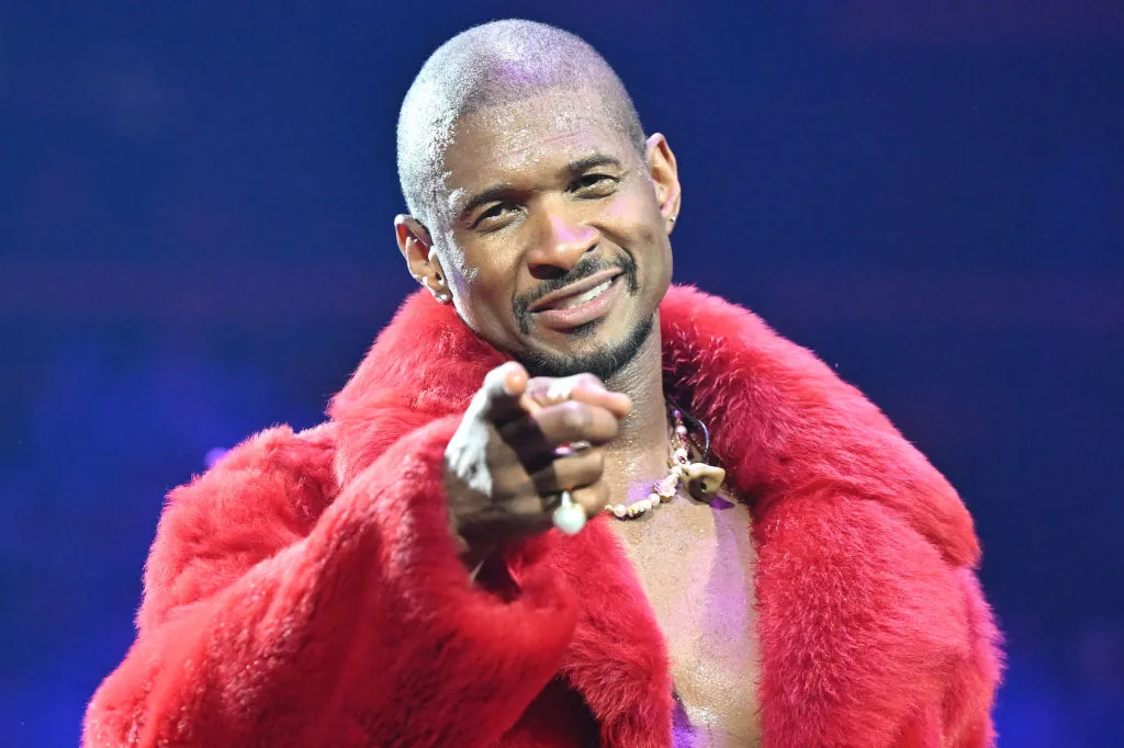 ATLANTA, GEORGIA - OCTOBER 17: Usher performs on stage during his 2024 Usher: Past Present Future Tour at State Farm Arena on October 17, 2024 in Atlanta, Georgia. (Photo by Paras Griffin/Getty Images for Live Nation)