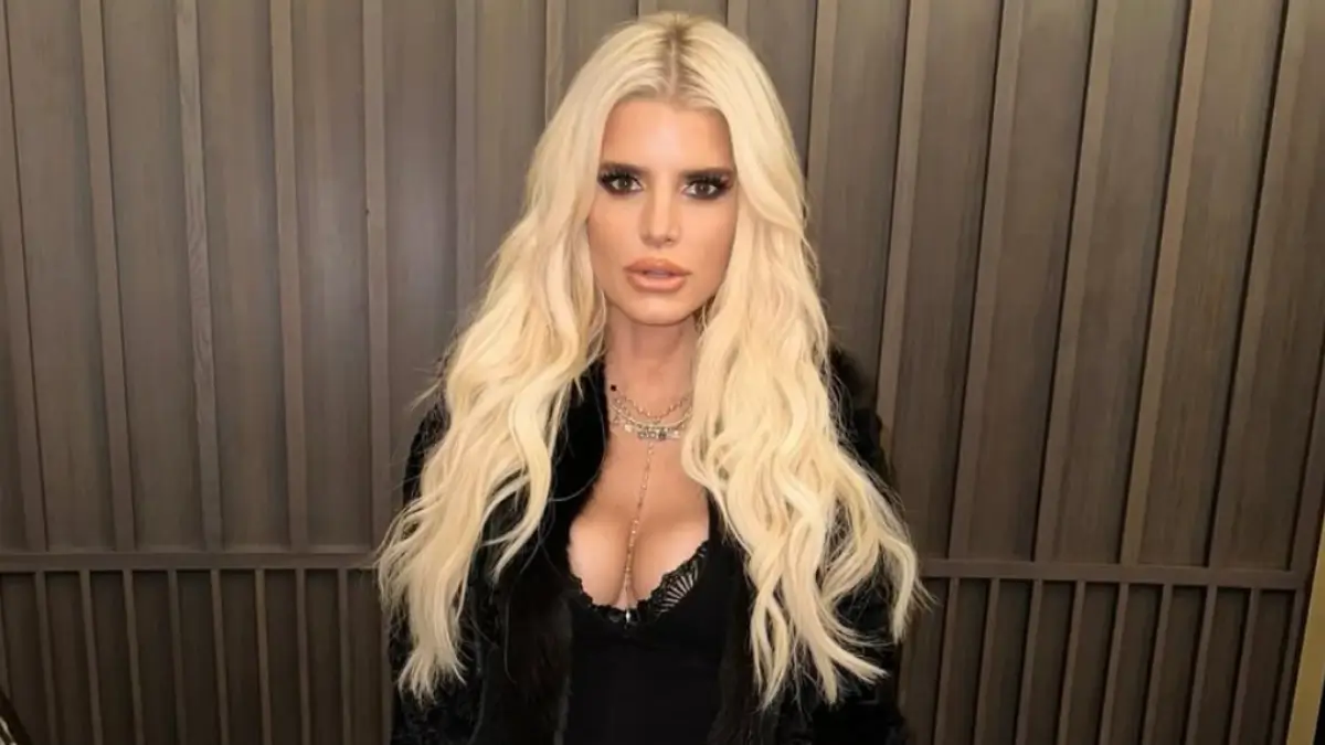 Jessica Simpson reveals new music is on the way but fans can't get over her unrecognizable appearance (Photo: Instagram/ @jessicasimpson)