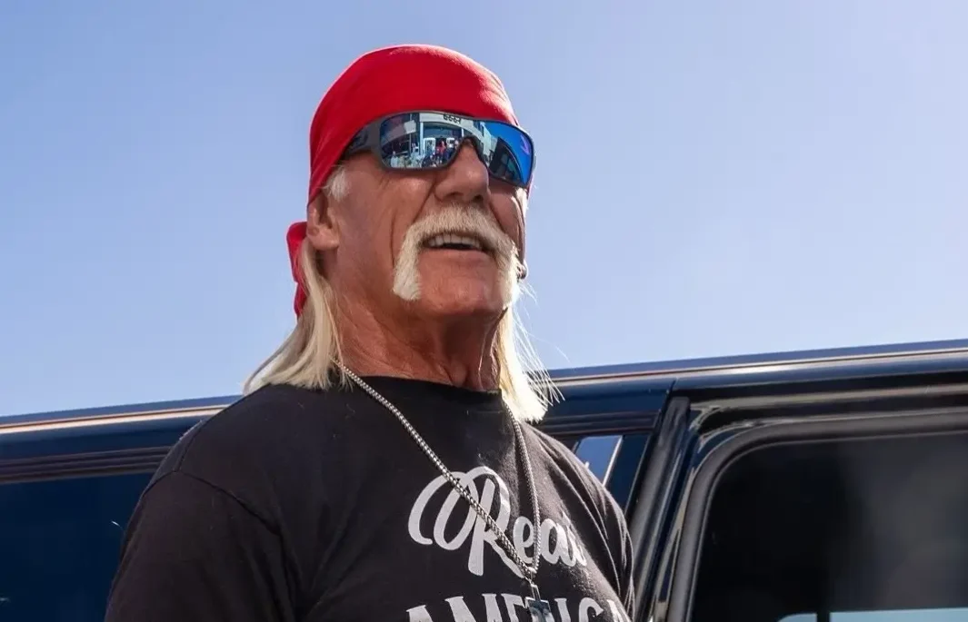 Hulk Hogan’s Wild Interview on Fox News Draws Backlash After the WWE Star Rips His Shirt and Screams About 'Lower Gas Prices' (Photo: @hulkhogan / Instagram )
