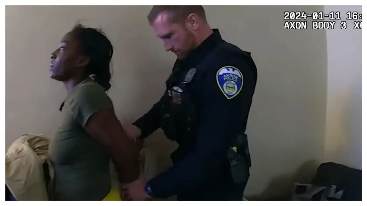 Ohio Officer Seen on Video Lifting Black Woman In the Air and Body Slamming Her Head First As She Questions Why She’s Being Detained—Now She’s Suing Ohio Officer Seen on Video Lifting Black Woman In the Air and Body Slamming Her Head First As She Questions Why She’s Being Detained—Now She’s Suing
