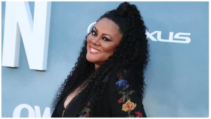 "Waiting to Exhale" star Lela Rochon shows off weight loss transformation and fans are left stunned.