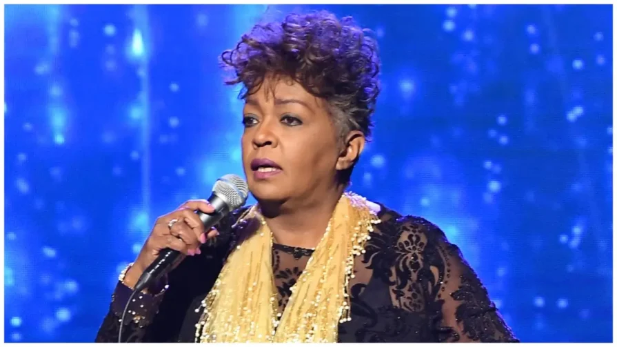 Anita Baker gets torn apart by fans after canceling her concert the day before Mother's Day.