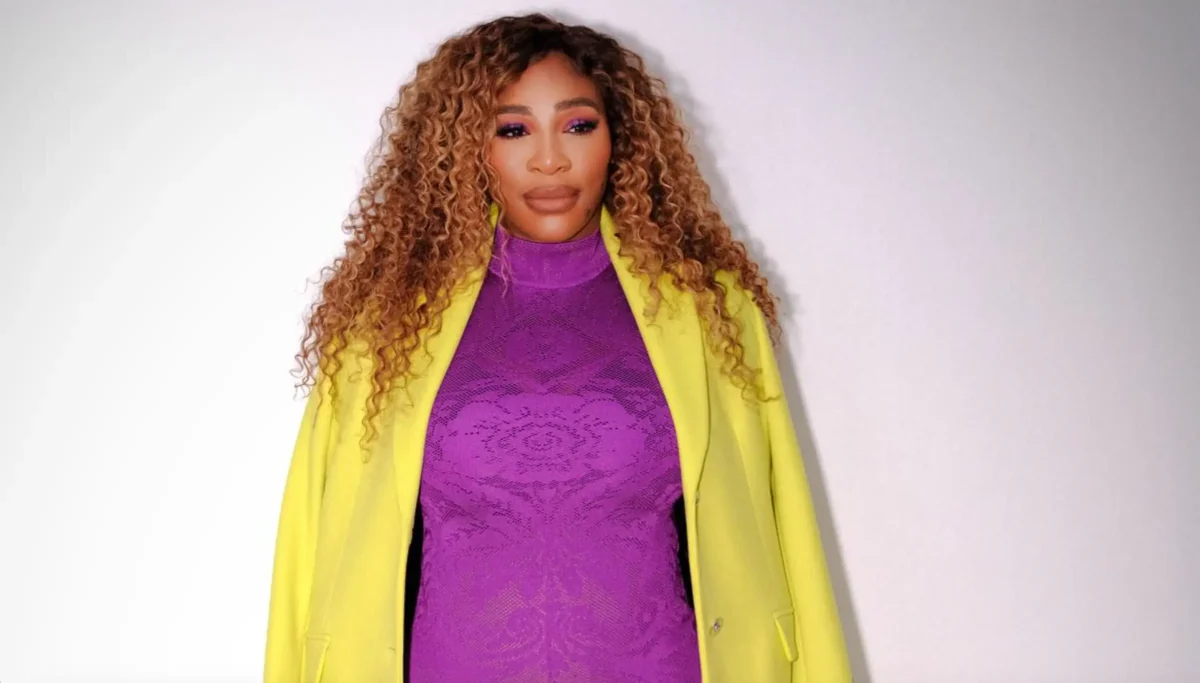 Serena Williams "pretty in pink" red carpet look has fans pleading she find a new stylist.