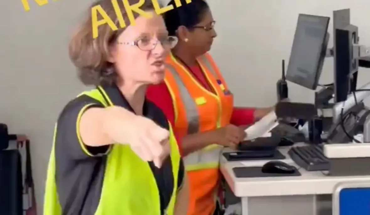 Spirit Airlines Agent Flips Out at Passengers 