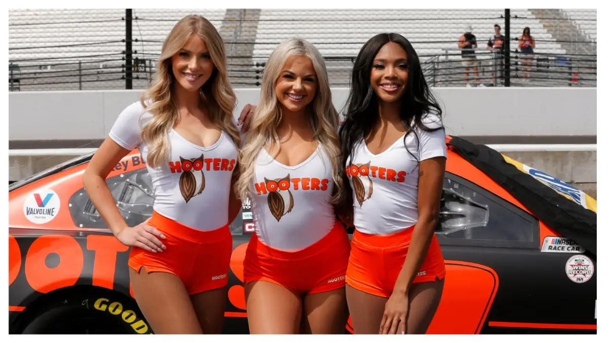 Hooters girls lawsuit