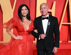 BEVERLY HILLS, CALIFORNIA - MARCH 10: Lauren Sánchez and Jeff Bezos attend the 2024 Vanity Fair Oscar Party hosted by Radhika Jones at the Wallis Annenberg Center for the Performing Arts on March 10, 2024 in Beverly Hills, California. (Photo by Karwai Tang/WireImage)