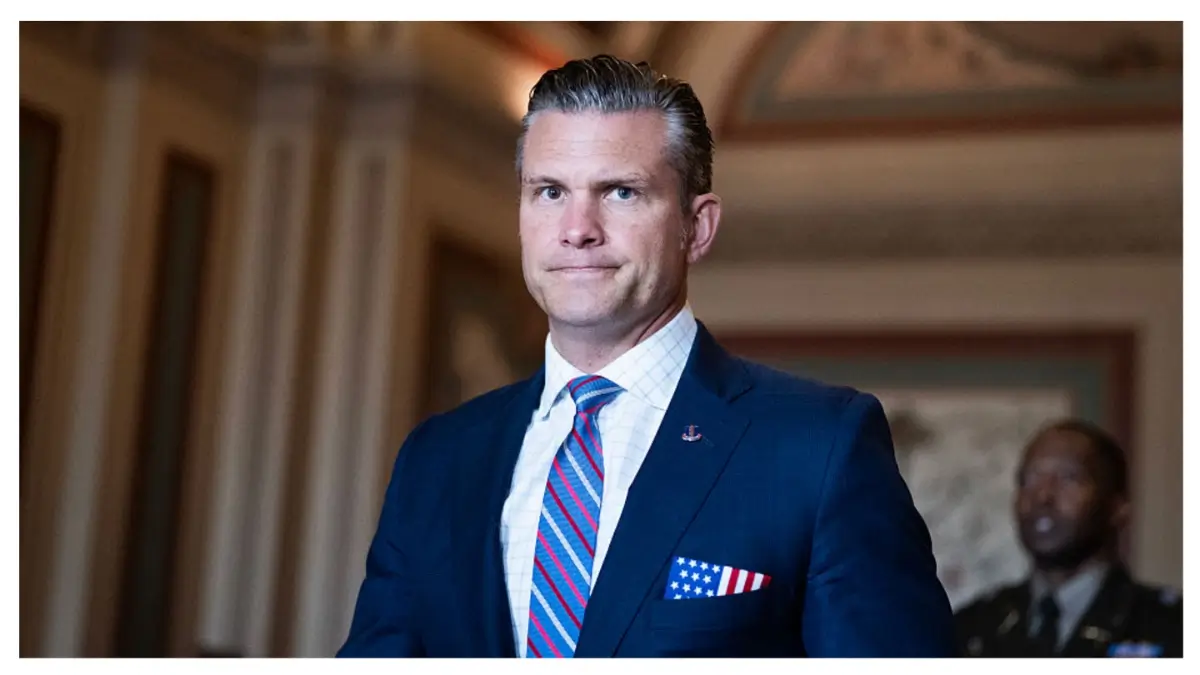 Pete Hegseth’s Smug Defense of Illegal Boat Strike Ignites Fury as Experts Warn He May Face Charges No Trump Pardon Can Touch