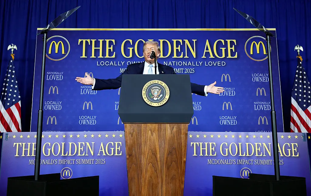 Trump Goes Off the Deep End as He Slurs Through Gibberish and Acts Out a Plane Crash In Speech