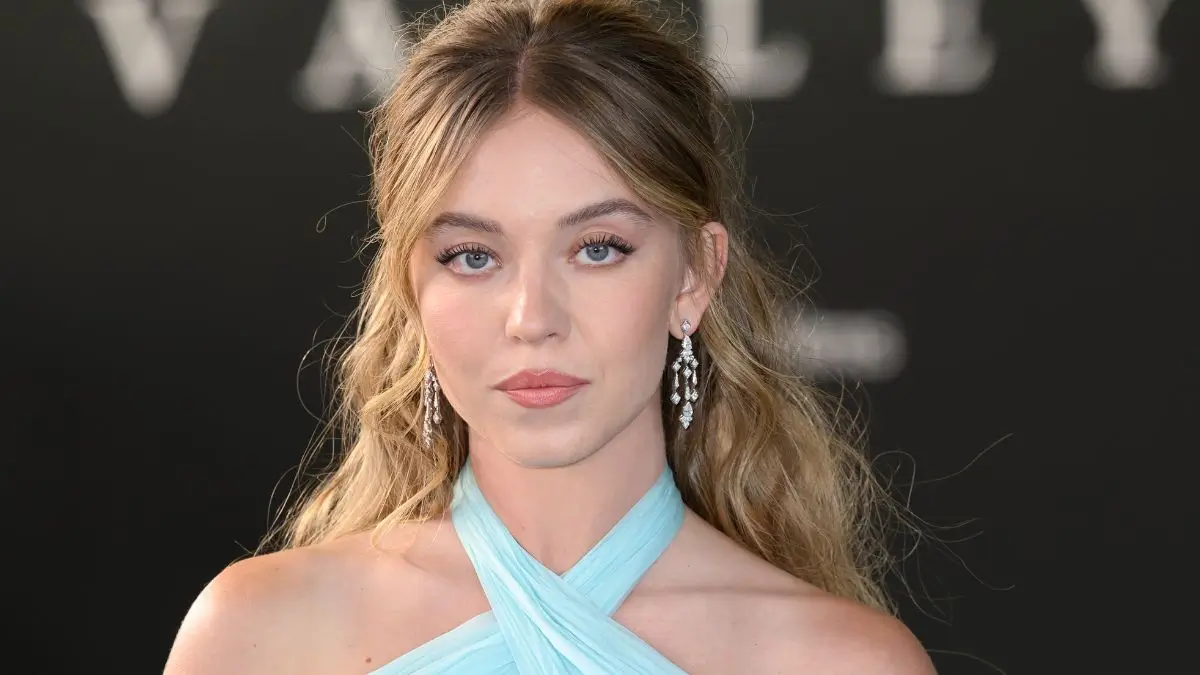 Sydney Sweeney’s Bikini Pics Go Viral as Fans Zoom In on Her Short Legs Sydney Sweeney’s Bikini Pics Go Viral as Fans Zoom In on Her Short Legs