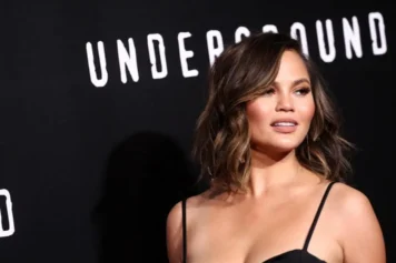 chrissy teigen goes viral after her daughter feet were seen on kitchen counter