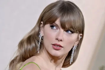 BEVERLY HILLS, CALIFORNIA - JANUARY 07: Taylor Swift attends the 81st Annual Golden Globe Awards at The Beverly Hilton on January 07, 2024 in Beverly Hills, California. (Photo by Axelle/Bauer-Griffin/FilmMagic)