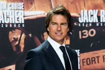 BERLIN, GERMANY - OCTOBER 21: Tom Cruise attends the 'Jack Reacher: Never Go Back' Berlin Premiere at CineStar Sony Center on October 21, 2016 in Berlin, Germany. (Photo by Matthias Nareyek/WireImage)