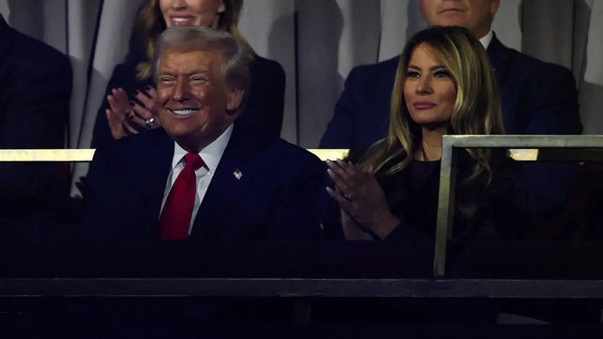 melania cold stare at trump