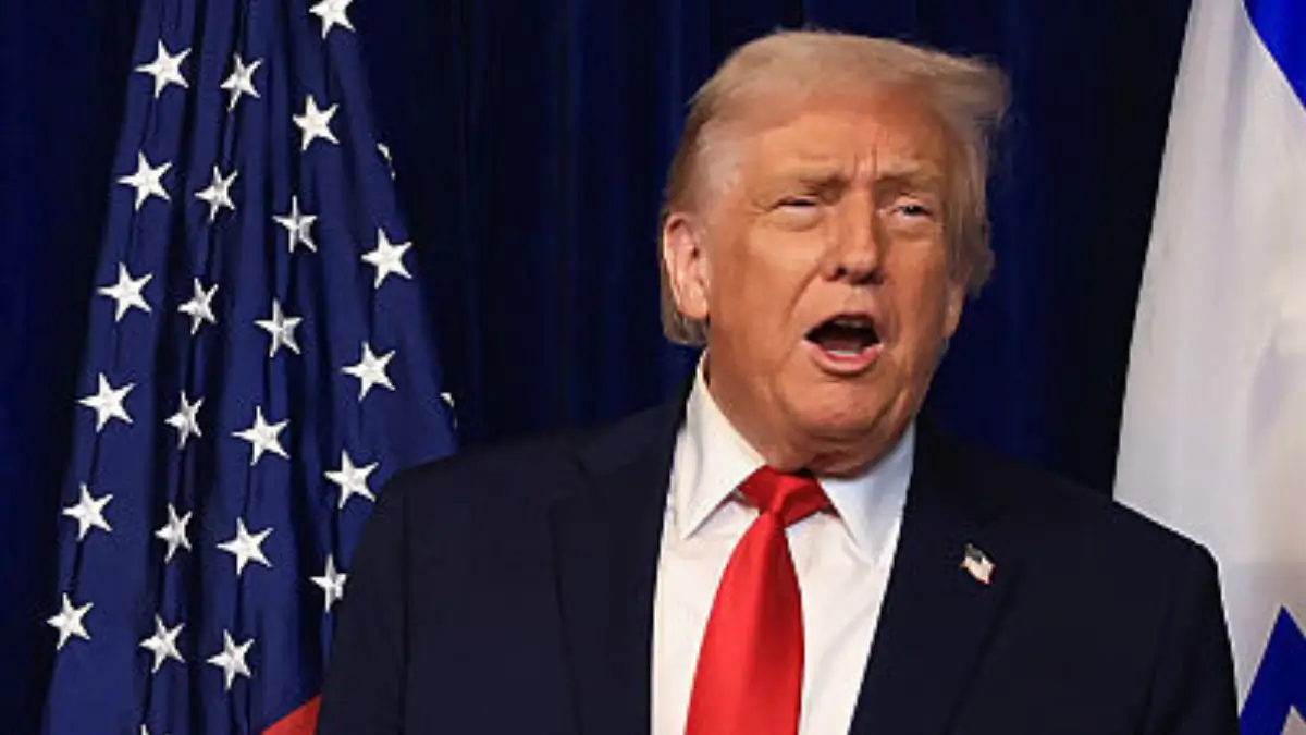 President Donald Trump sparked online chatter after again offering reporters lunch while reminding them they were “not nice,” highlighting his ongoing tension with the press. (Photo: Aaron Schwartz/Getty Images)