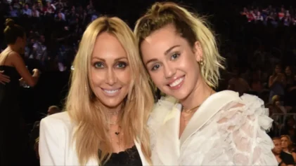 Miley Cyrus says it was mom's idea for pole dance at Teen Choice Awards