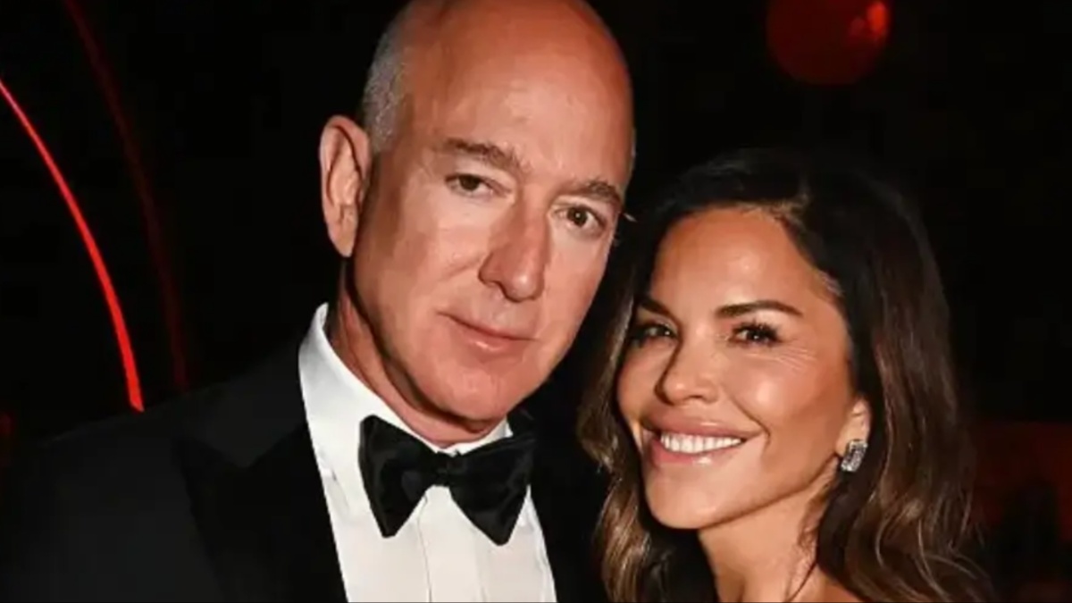 ‘Belly Button Gives It Away’: Lauren Sánchez’s New Bikini Pics With Jeff Bezos Unravel as Fans Zoom In on One Detail They Say Proves a Major Change