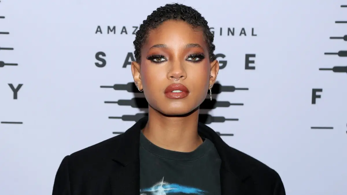 ‘Willow’s Face’: Willow Smith Steals the Spotlight in New Family Photos with Mom and Dad — So Striking That Fans Didn’t Even Know It Was Her