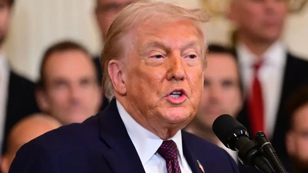 Trump Zones Out While Standing Up, Then a Woman Says His Name and His Jarring Comeback Has Viewers Freaking Out