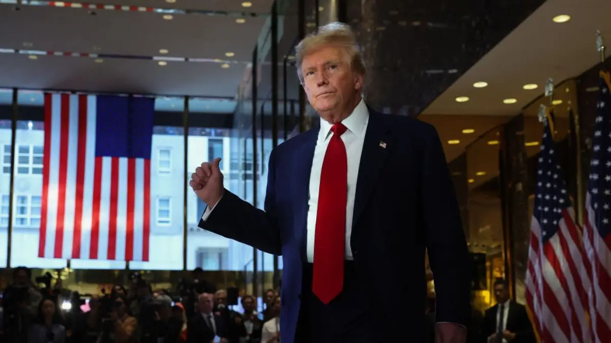 ‘You See That?’: Black MAGA Supporter Humiliated After Trump Uses Her as a Prop, Then Cameras Lock In on What’s Sitting on Top of Her Head