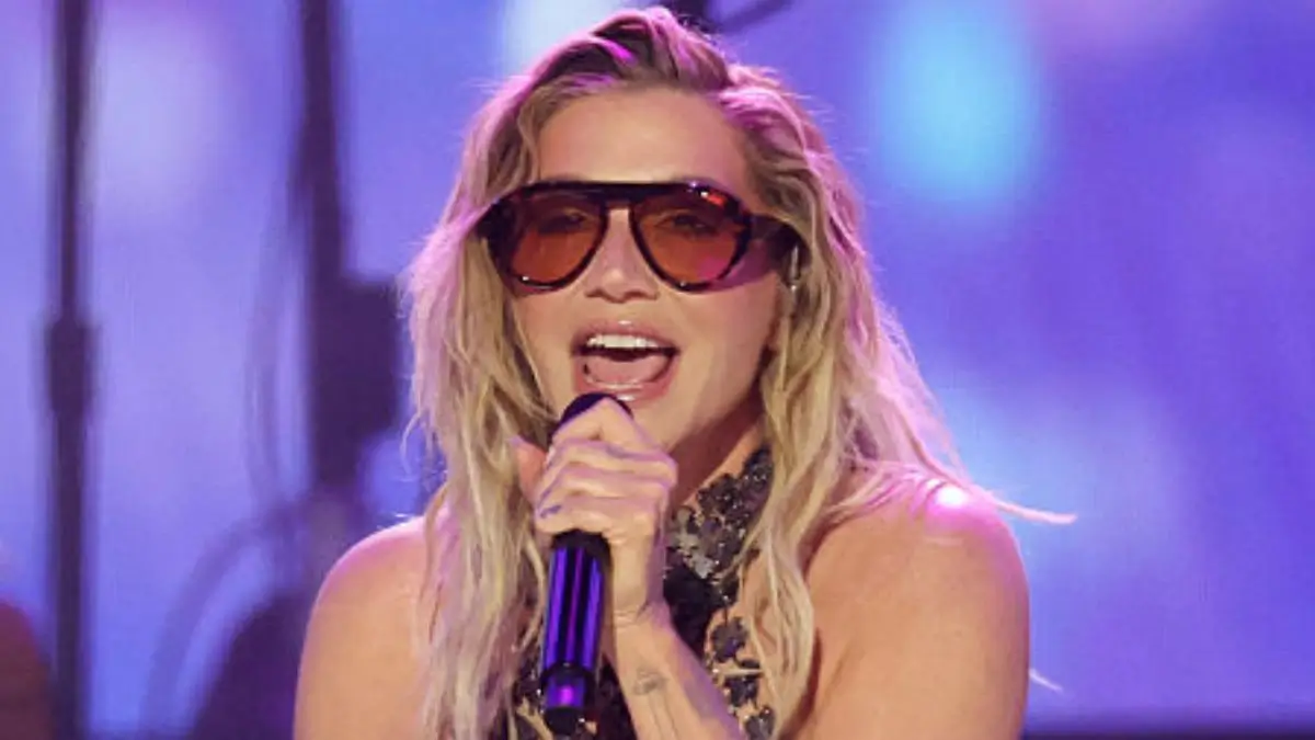 ‘Hell TF No’: Kesha Pushes the Limits in a Jaw-Dropping Minidress Then Butchers Mariah Carey’s Vocals and the Internet Lets Her Have It