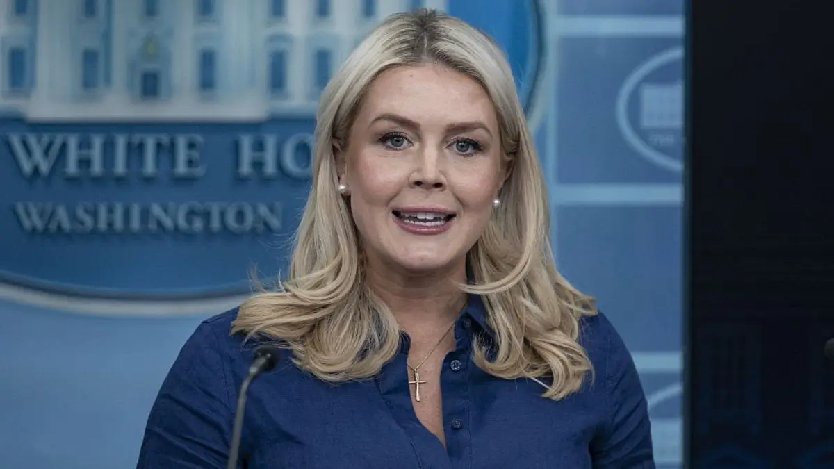 ‘Looks Half Asleep’: Karoline Leavitt Accused of Gaslighting the Public with Trump Photo That Exposed the Very Thing She Was Trying to Downplay