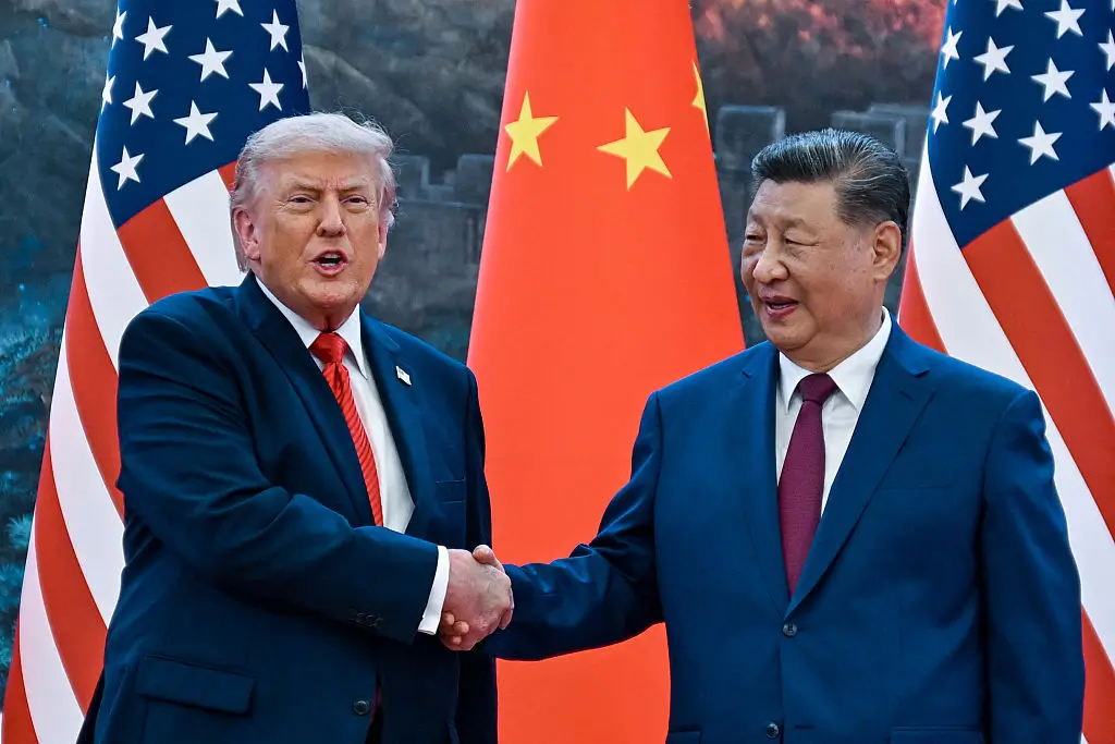 Trump hands eagle gift to Xi