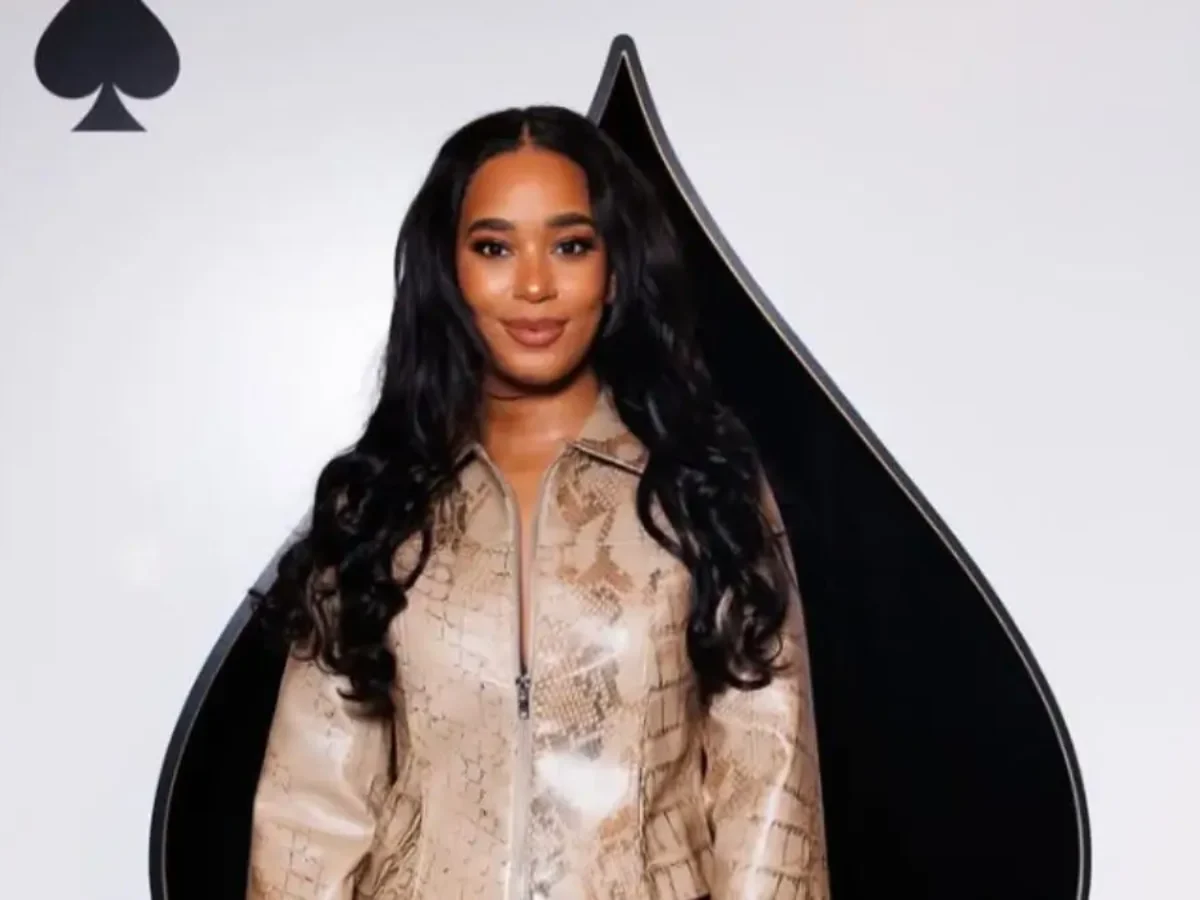 It's Not the Same Dress': 'Summer House' Star Mia Calabrese's AMAs Tribute to J.Lo's Iconic Versace Look Has the Internet Picking Apart Every Detail It's Not the Same Dress': 'Summer House' Star Mia Calabrese's AMAs Tribute to J.Lo's Iconic Versace Look Has the Internet Picking Apart Every Detail