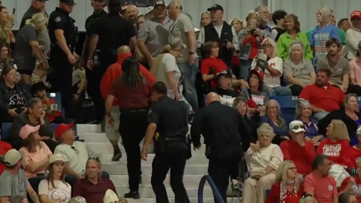 Trump heckled at Mississippi rally over ballroom costs
