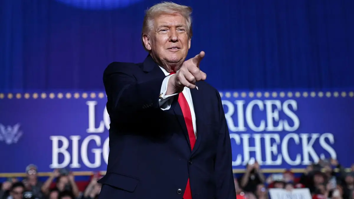 ‘What the Hell?’: Trump Drags Two Blondes on Stage, Pressures Them to Speak Unprepared — Then Makes It Worse With a Sleazy Comment as They Walk Away