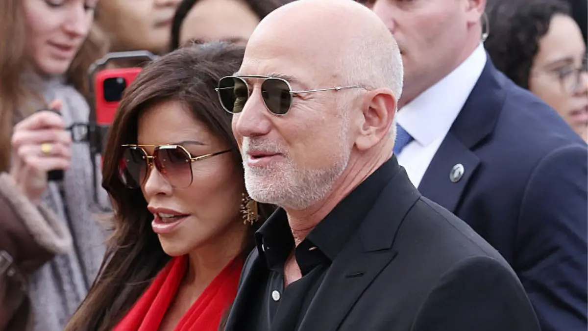 ‘Almost Fell and Broke Her Neck’: Lauren Sánchez Tries to Sell Sexy with Jeff Bezos Then Her Wobbly Walk Ruins the Fantasy